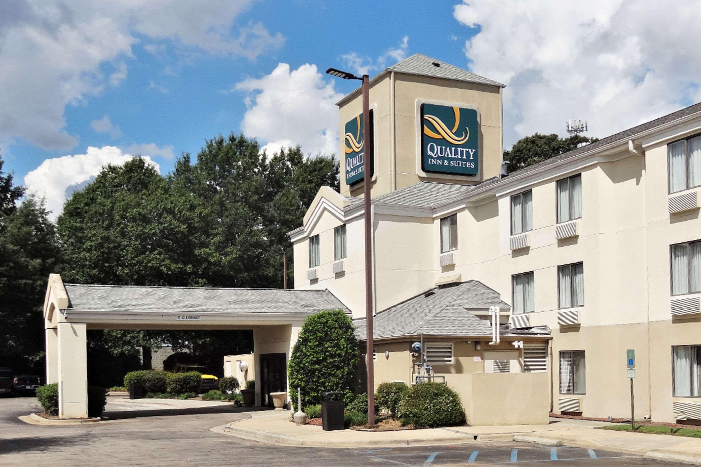 Quality Inn & Suites Raleigh North Extérieur photo