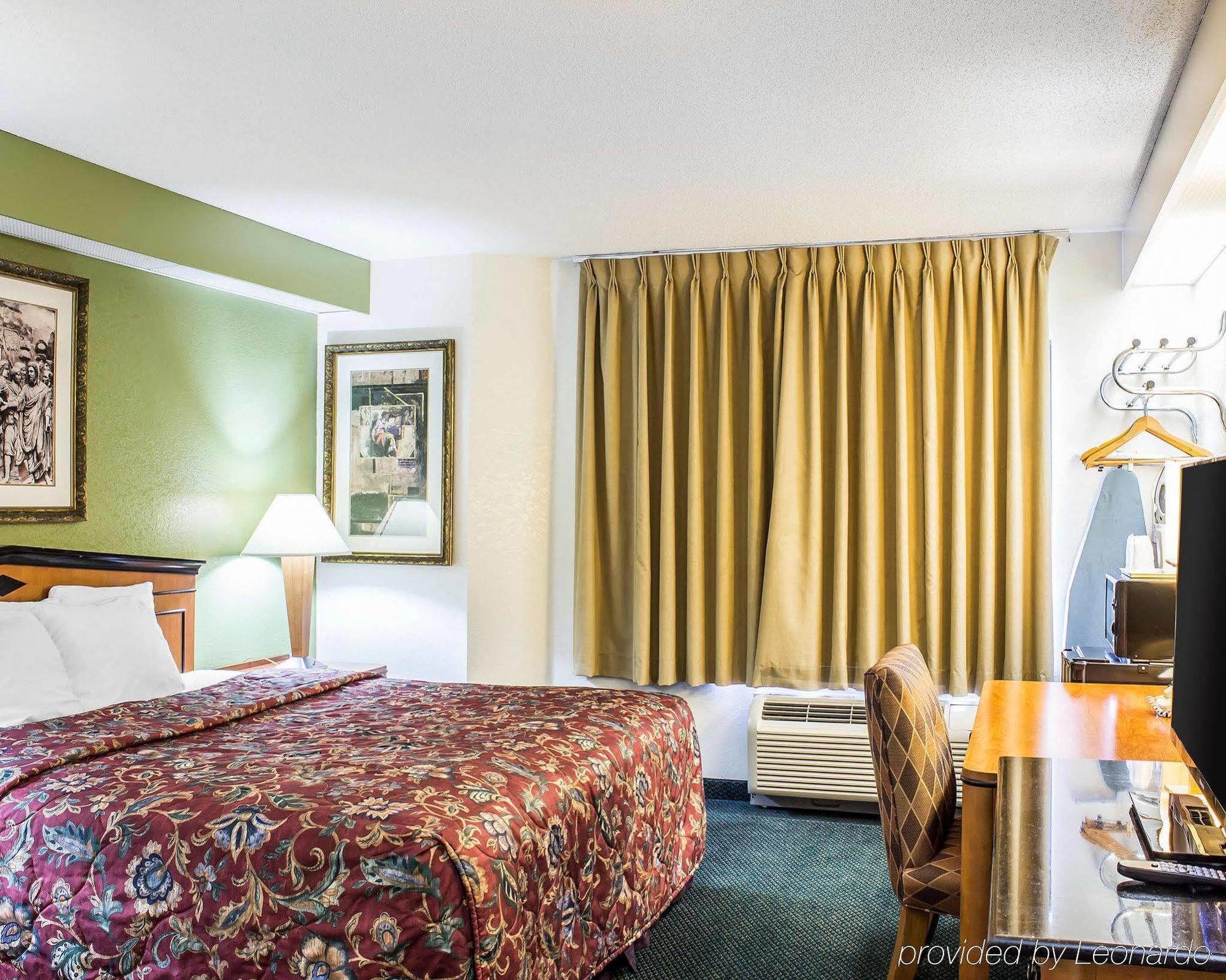 Quality Inn & Suites Raleigh North Extérieur photo